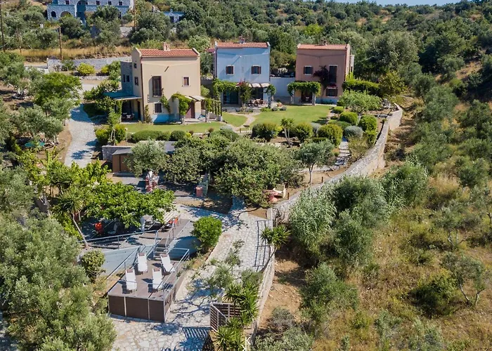 Chara House منزل ريفي